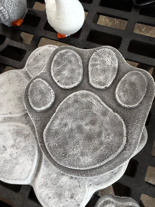 6.5" Dog Print Stepper