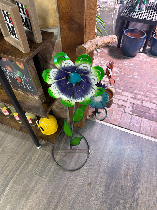 Single Flower Cutout Stand